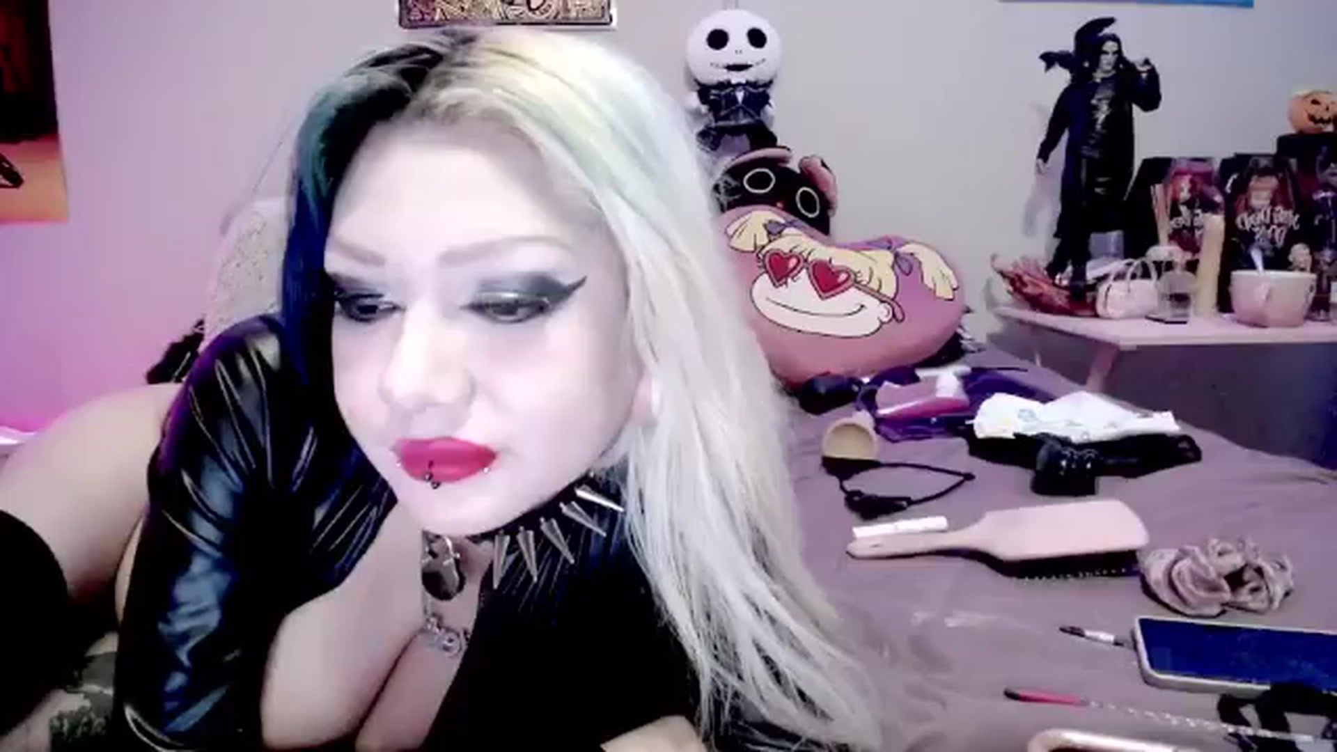Gallery image thumbnail from Lysergia's myfreecams stream on, 04/15/2024, 07:33 image 16 of 20
