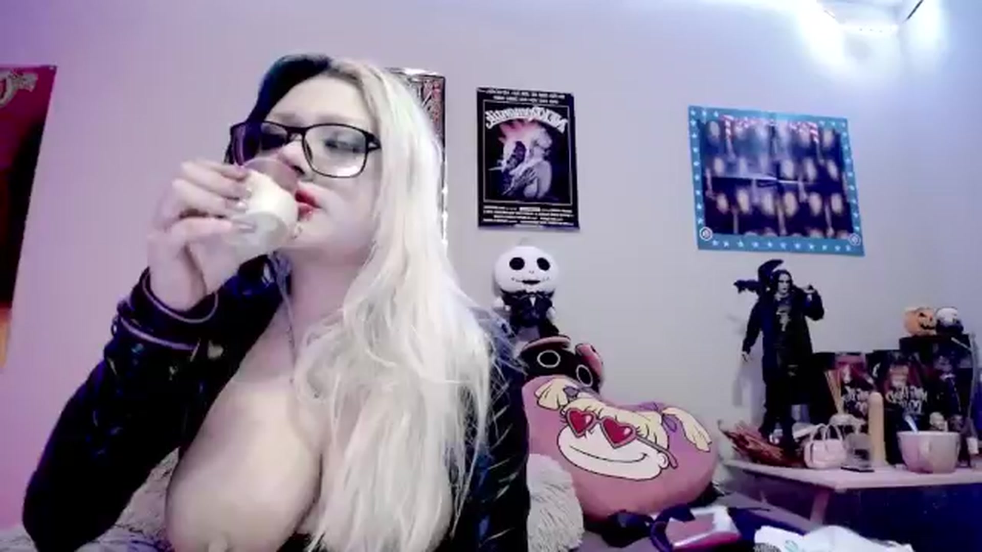Gallery image thumbnail from Lysergia's myfreecams stream on, 04/15/2024, 08:44 image 15 of 20