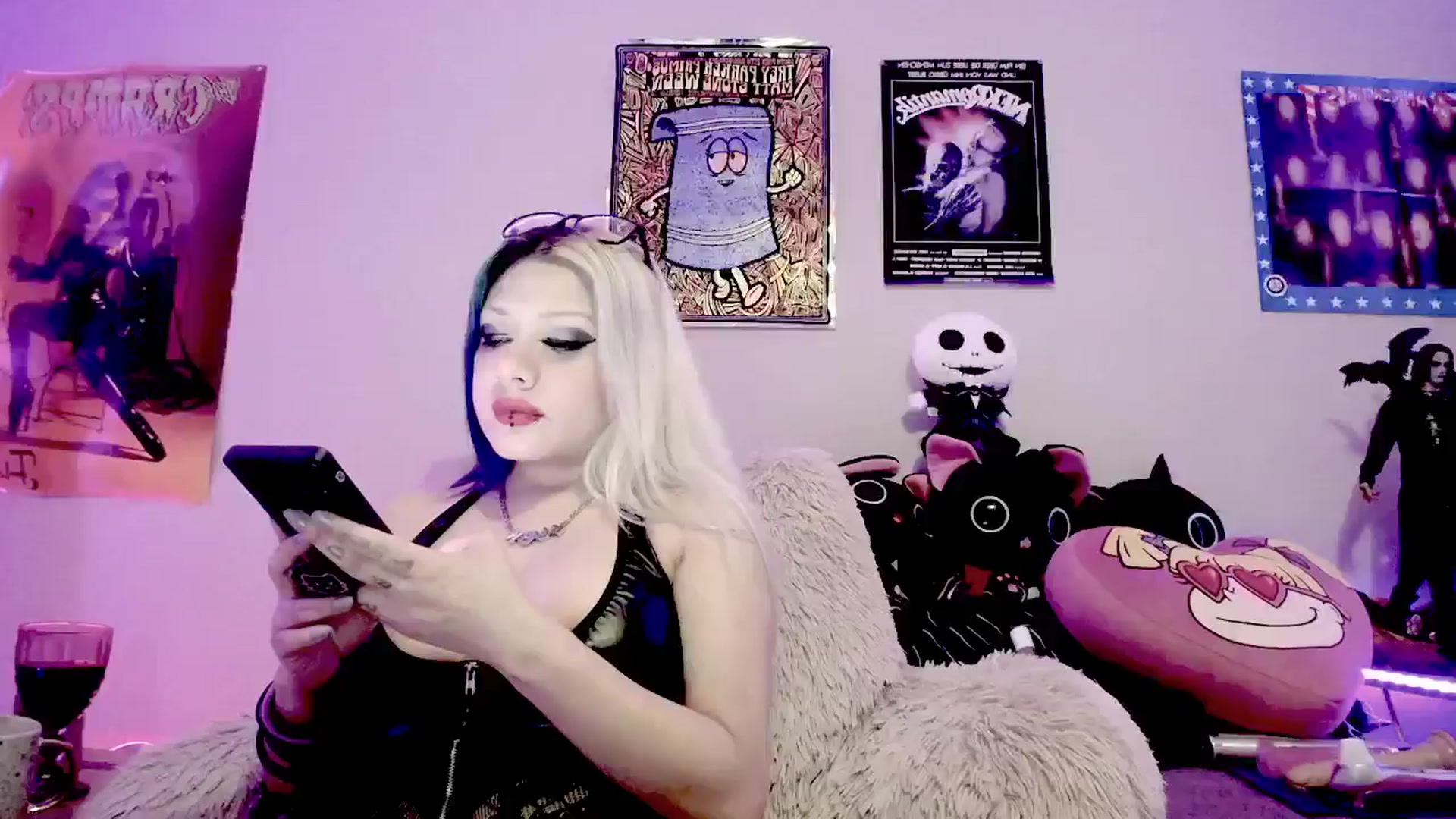 Gallery image thumbnail from Lysergia's myfreecams stream on, 05/03/2024, 14:13 image 7 of 20