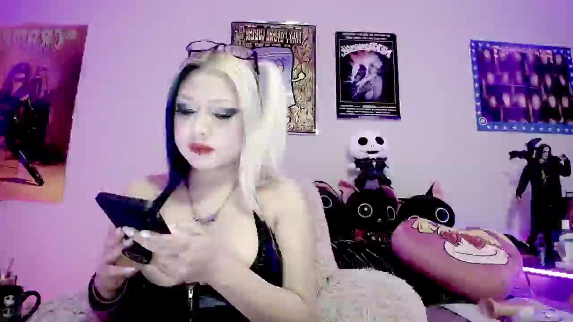 Gallery image thumbnail from Lysergia's myfreecams stream on, 05/26/2024, 22:06 image 4 of 20