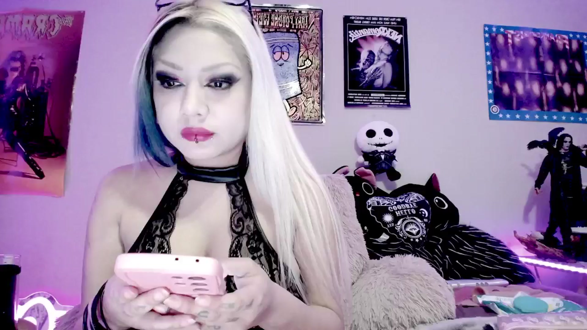 Gallery image thumbnail from Lysergia's myfreecams stream on, 10/18/2024, 11:14 image 16 of 20