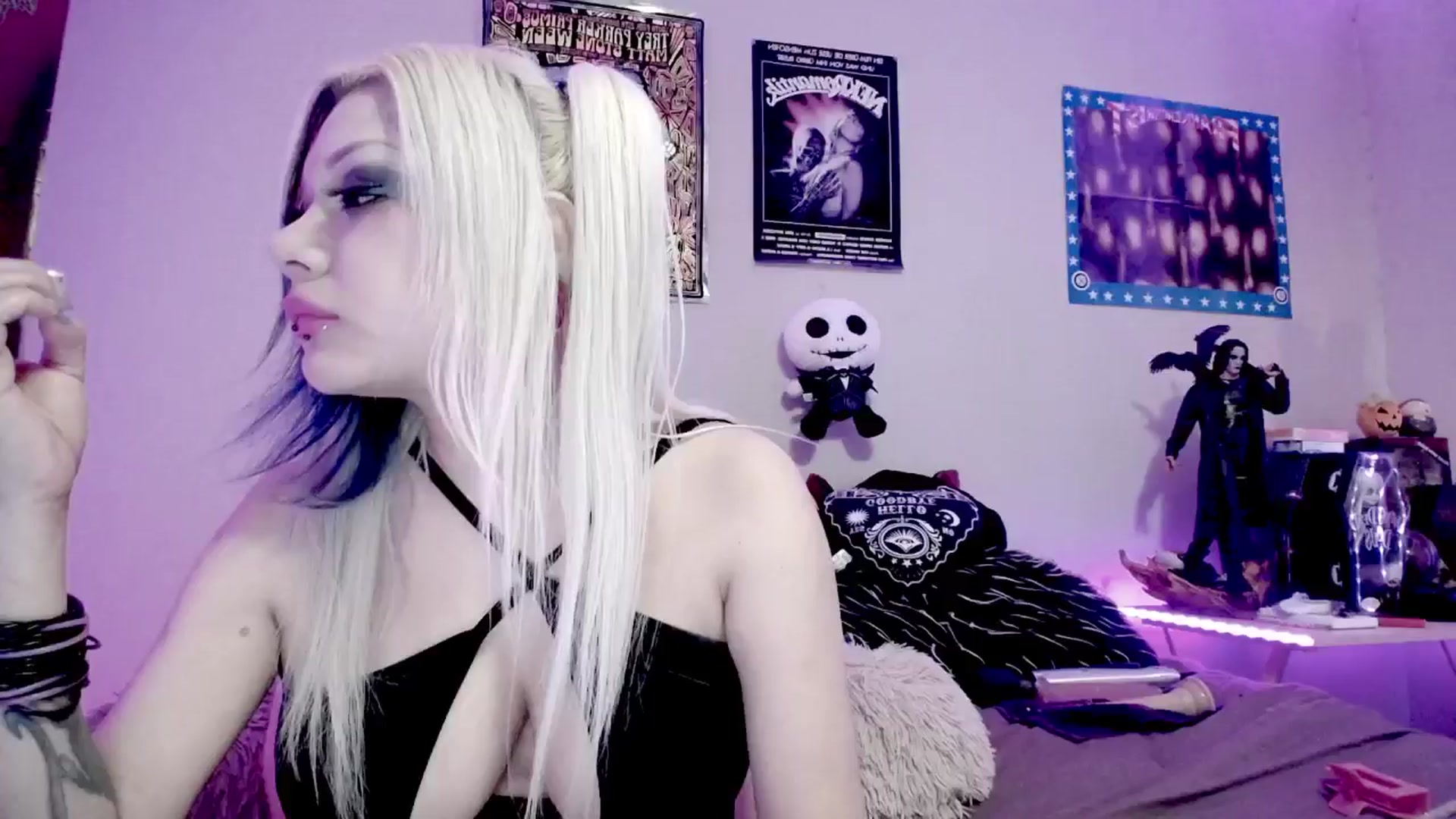 Gallery image thumbnail from Lysergia's myfreecams stream on, 10/21/2024, 12:46 image 18 of 20