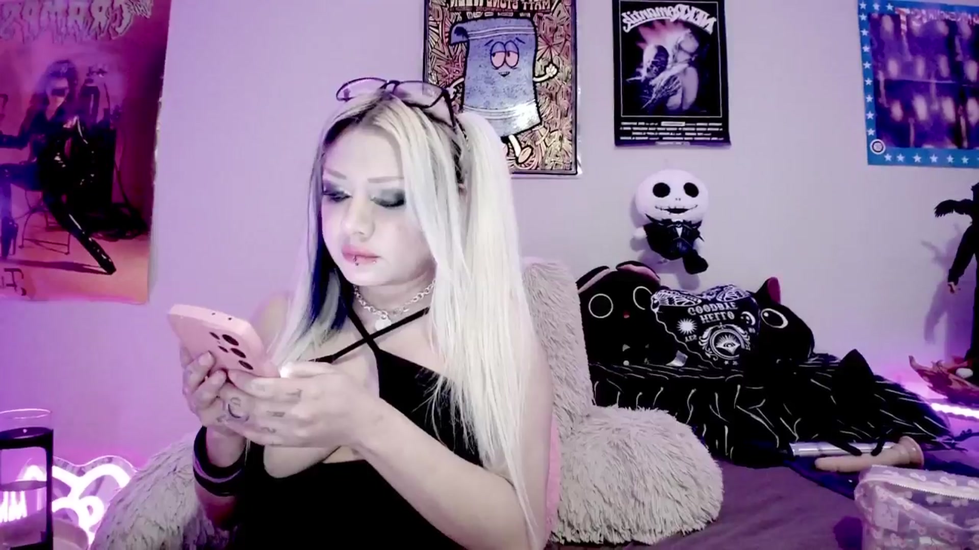 Gallery image thumbnail from Lysergia's myfreecams stream on, 11/18/2024, 02:06 image 18 of 20
