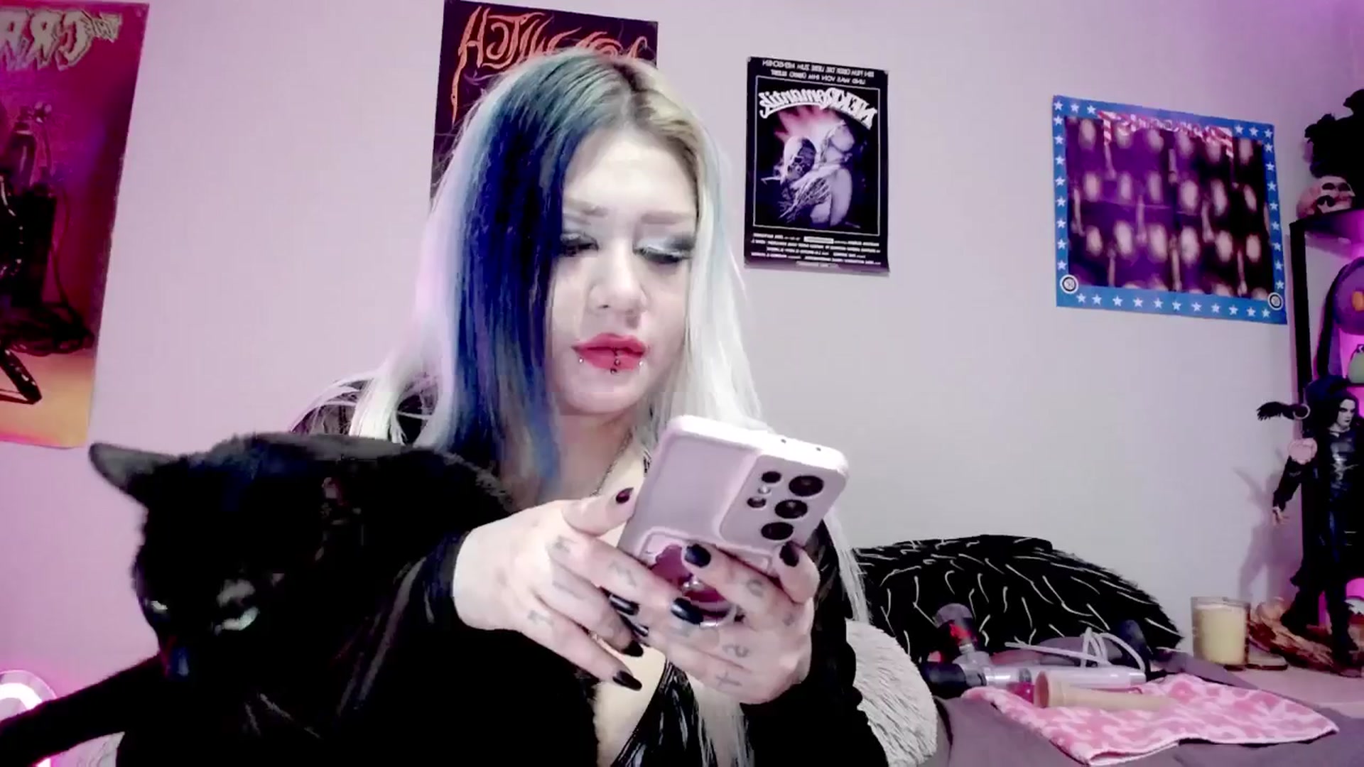 Gallery image thumbnail from Lysergia's myfreecams stream on, 10/03/2025, 20:36 image 4 of 20