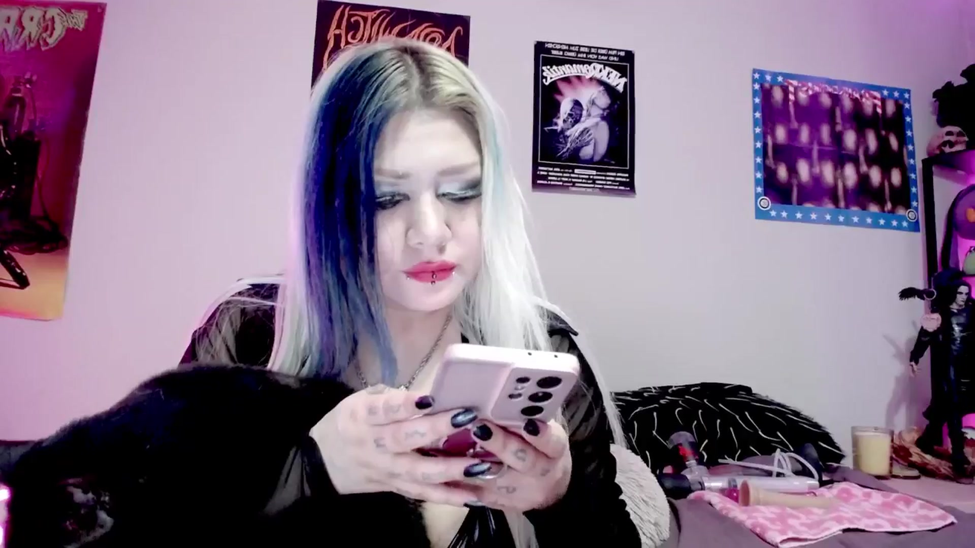 Gallery image thumbnail from Lysergia's myfreecams stream on, 10/03/2025, 20:36 image 5 of 20