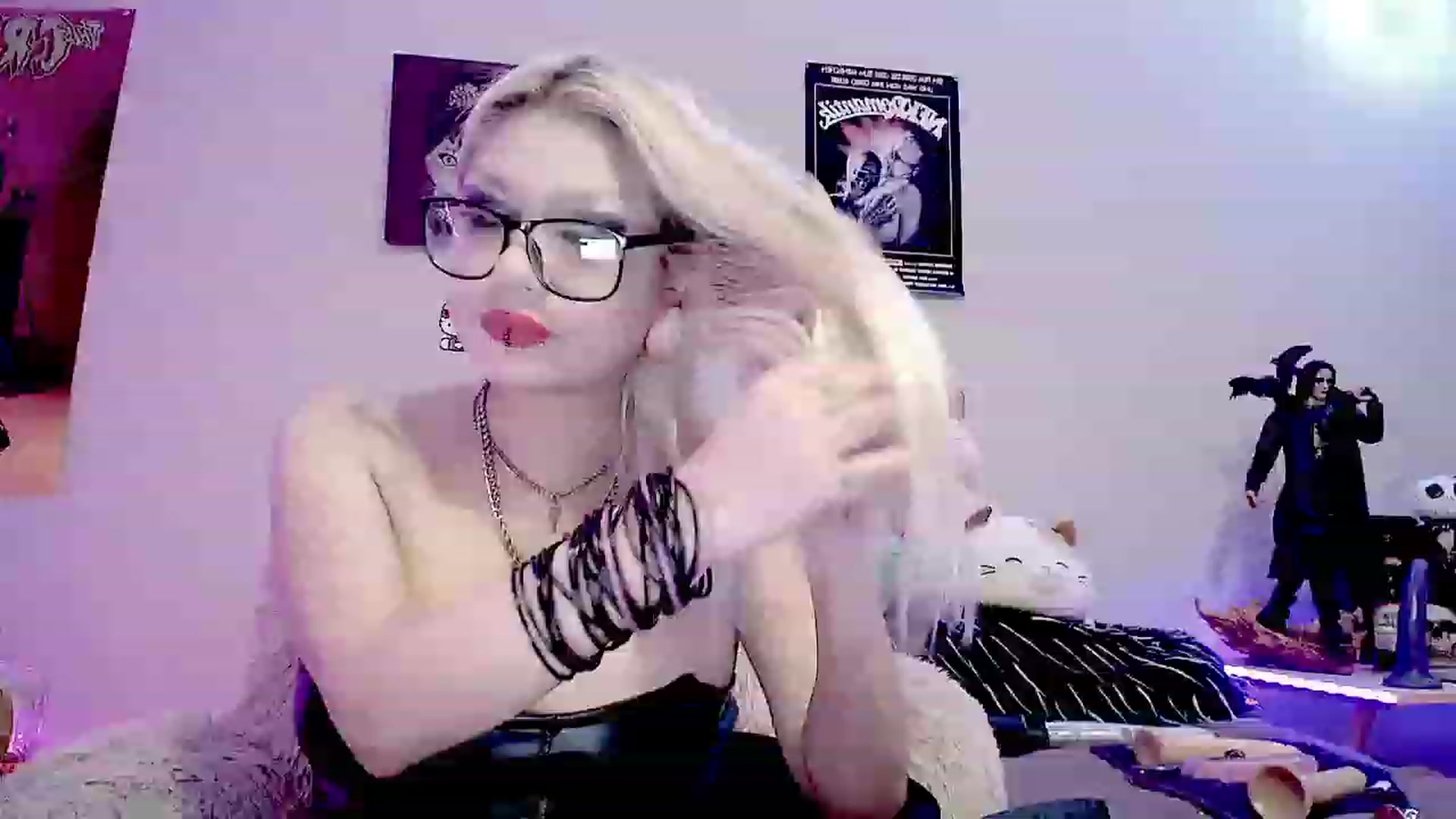 Gallery image thumbnail from Lysergia_'s myfreecams stream on, 12/03/2023, 22:36 image 3 of 20