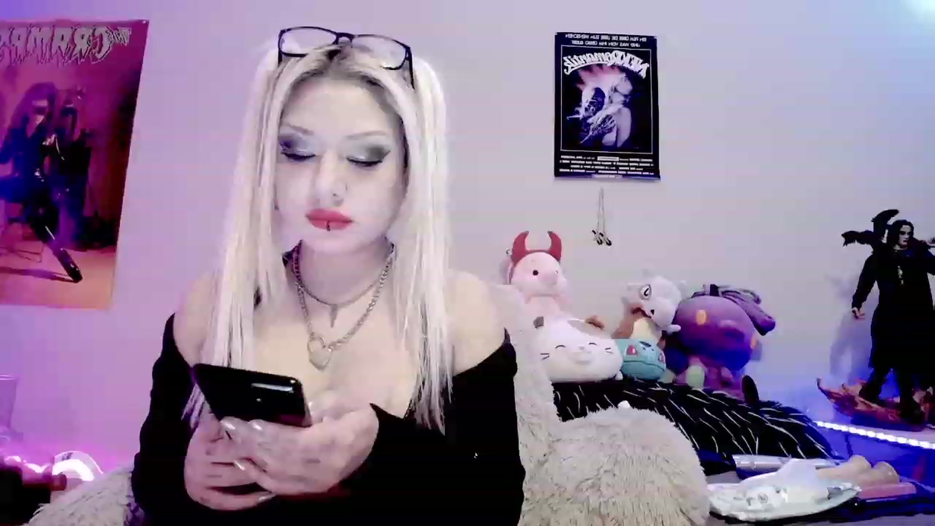 Gallery image thumbnail from Lysergia_'s myfreecams stream on, 12/19/2023, 05:23 image 7 of 20
