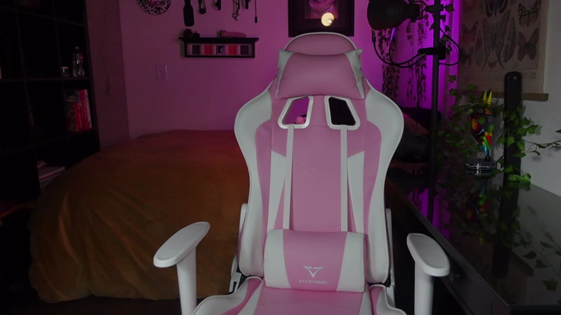 Gallery image thumbnail from Lzardqueen's myfreecams stream on, 12/09/2022, 06:06 image 17 of 20