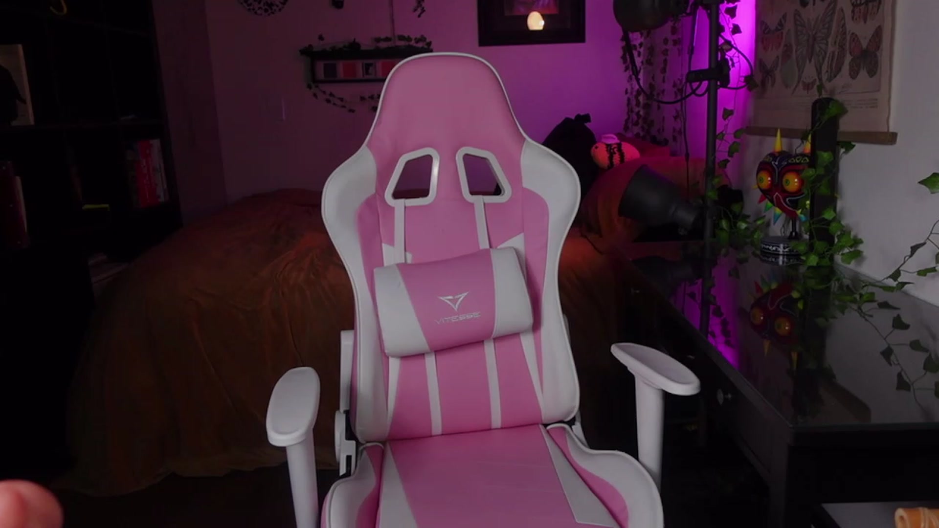 Gallery image thumbnail from Lzardqueen's myfreecams stream on, 12/18/2022, 02:28 image 14 of 20