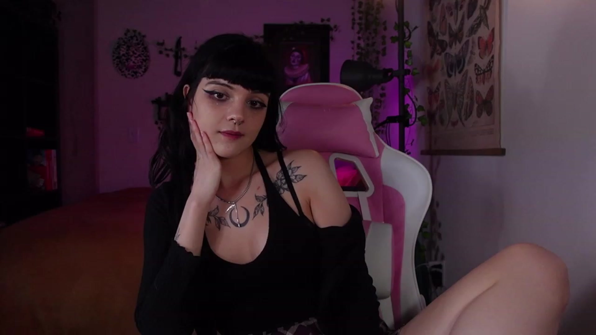 Gallery image thumbnail from Lzardqueen's myfreecams stream on, 01/04/2023, 04:45 image 4 of 20