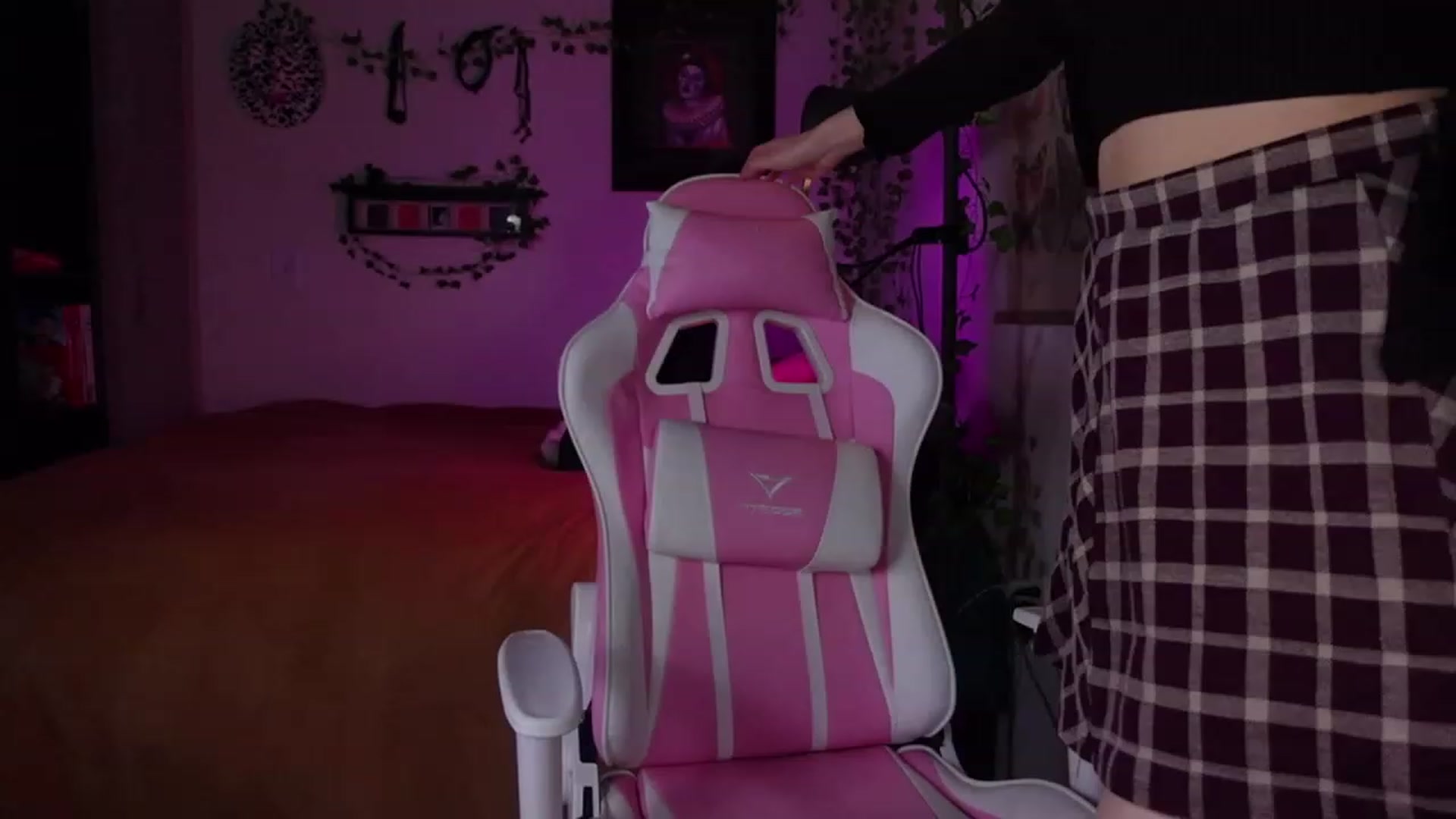 Gallery image thumbnail from Lzardqueen's myfreecams stream on, 01/04/2023, 04:45 image 9 of 20