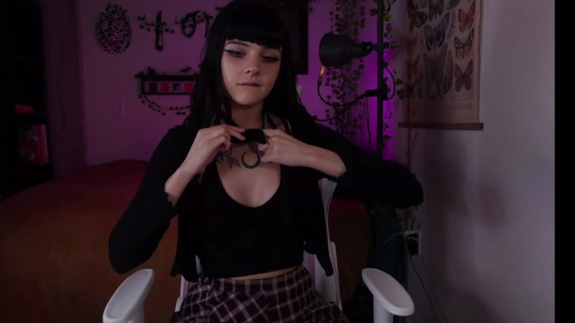 Gallery image thumbnail from Lzardqueen's myfreecams stream on, 01/04/2023, 07:29 image 17 of 20