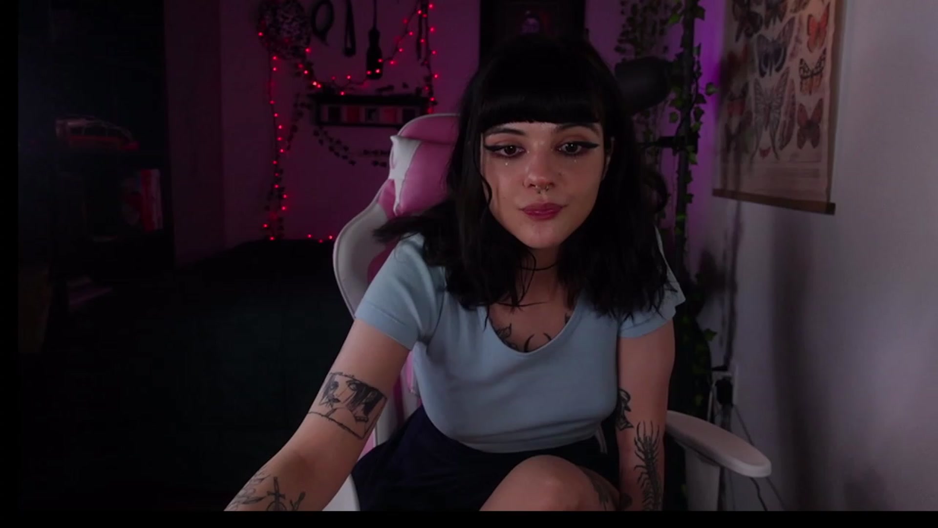 Gallery image thumbnail from Lzardqueen's myfreecams stream on, 01/23/2023, 01:53 image 10 of 20