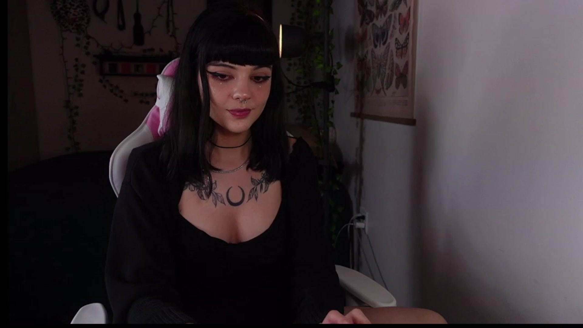 Gallery image thumbnail from Lzardqueen's myfreecams stream on, 01/27/2023, 04:54 image 5 of 20