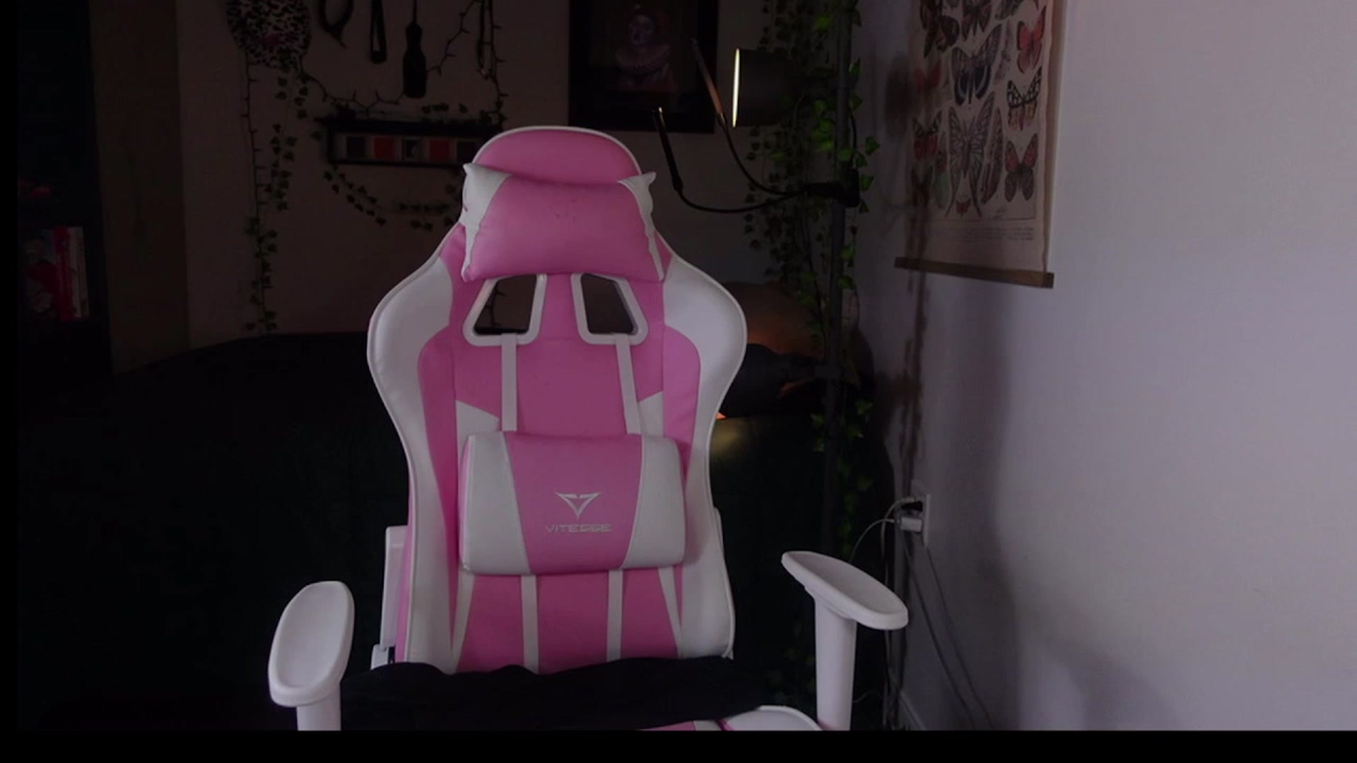 Gallery image thumbnail from Lzardqueen's myfreecams stream on, 01/27/2023, 04:54 image 17 of 20
