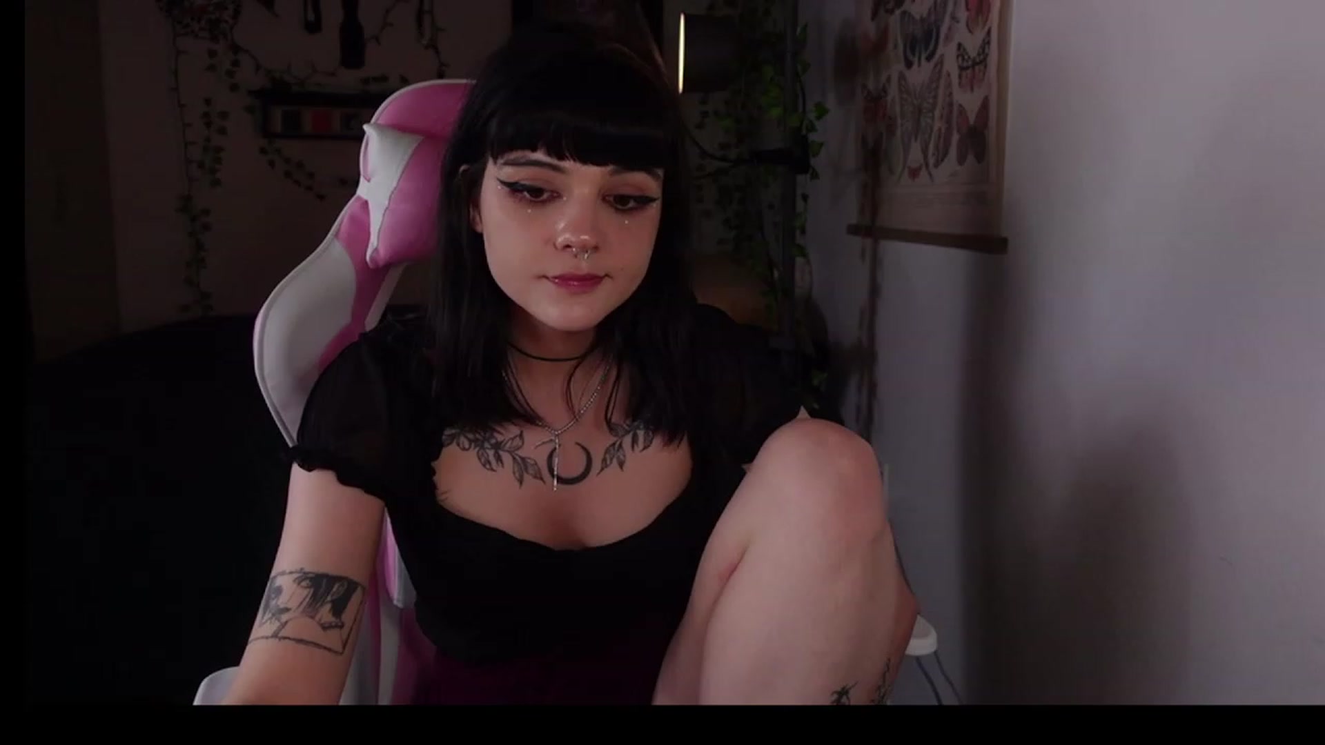 Gallery image thumbnail from Lzardqueen's myfreecams stream on, 01/27/2023, 05:20 image 7 of 20