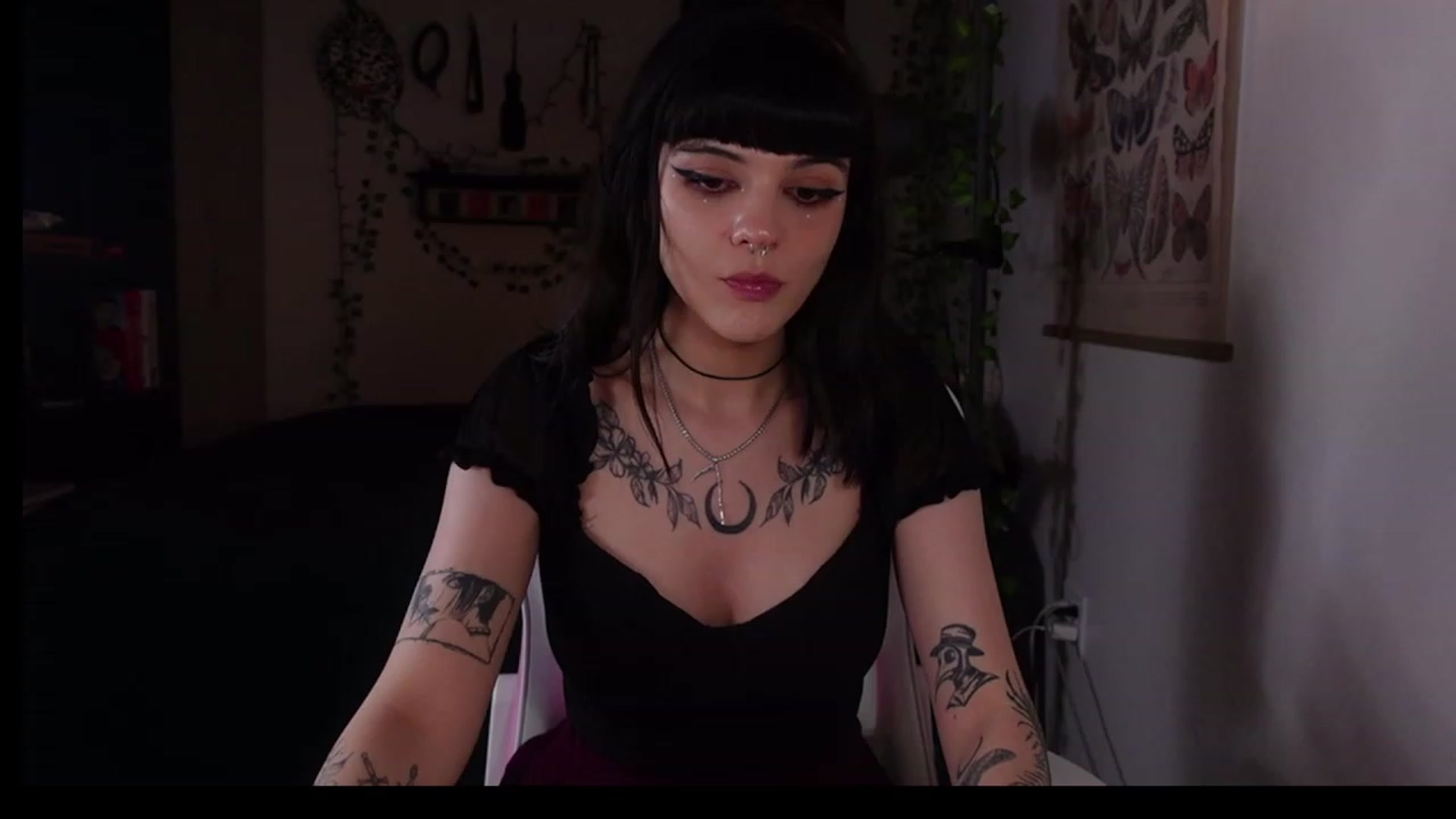 Gallery image thumbnail from Lzardqueen's myfreecams stream on, 01/27/2023, 05:20 image 3 of 20