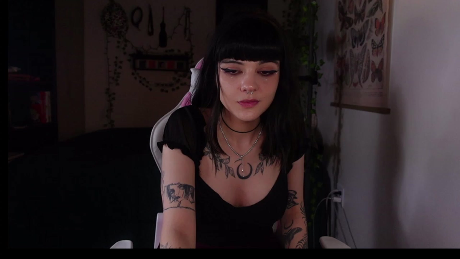 Gallery image thumbnail from Lzardqueen's myfreecams stream on, 01/27/2023, 05:20 image 1 of 20