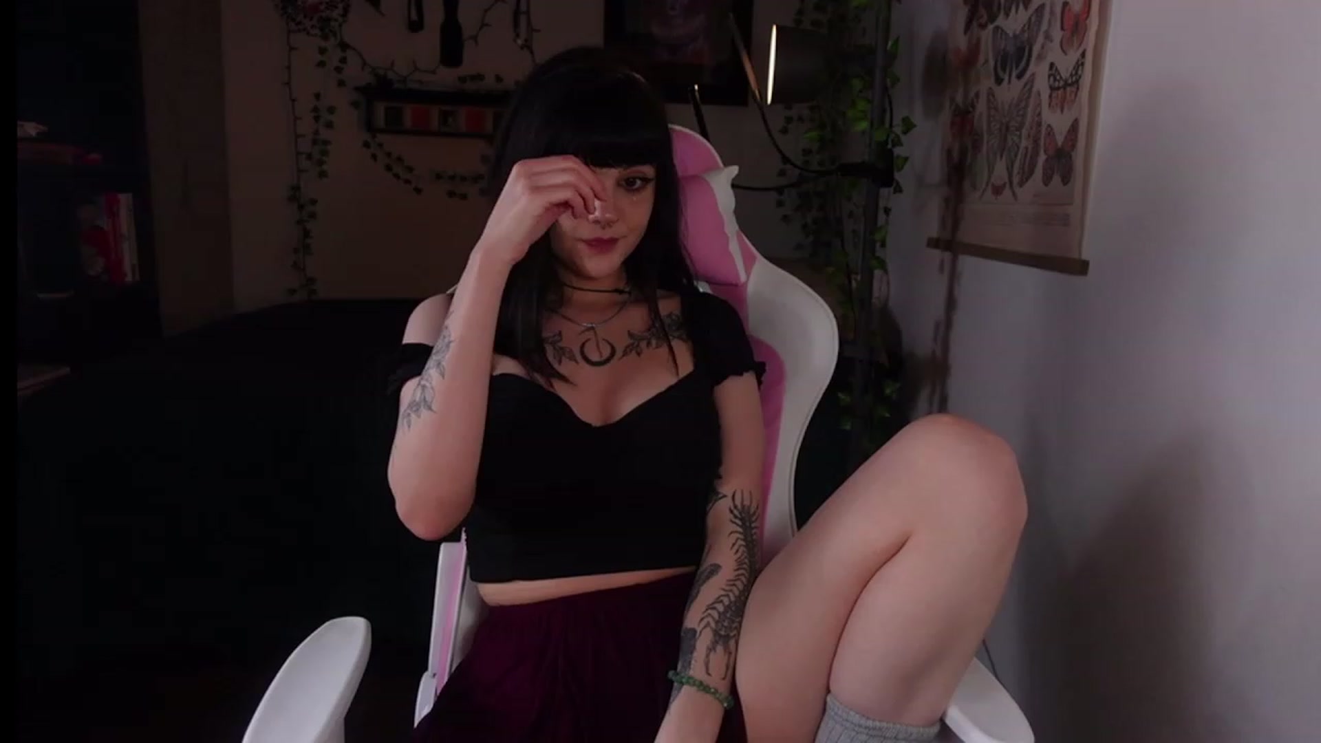 Gallery image thumbnail from Lzardqueen's myfreecams stream on, 01/27/2023, 06:43 image 10 of 20
