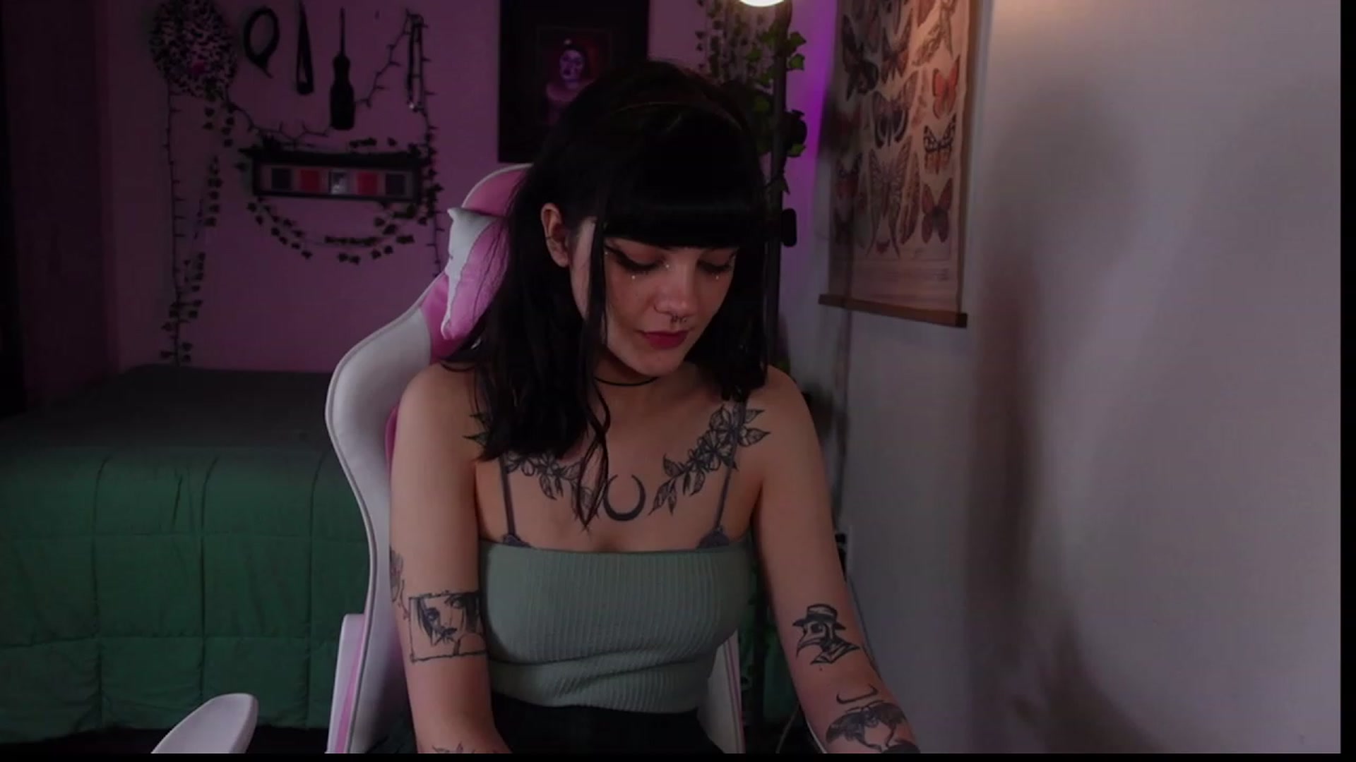 Gallery image thumbnail from Lzardqueen's myfreecams stream on, 01/30/2023, 03:37 image 4 of 20
