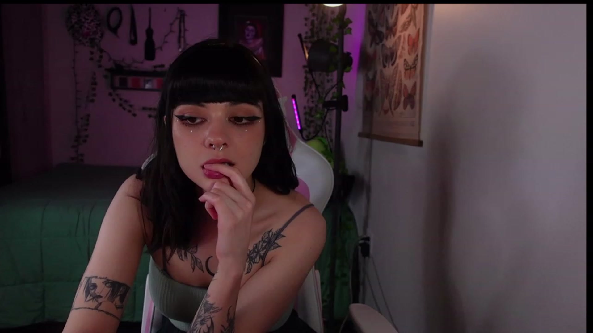 Gallery image thumbnail from Lzardqueen's myfreecams stream on, 01/30/2023, 03:37 image 3 of 20