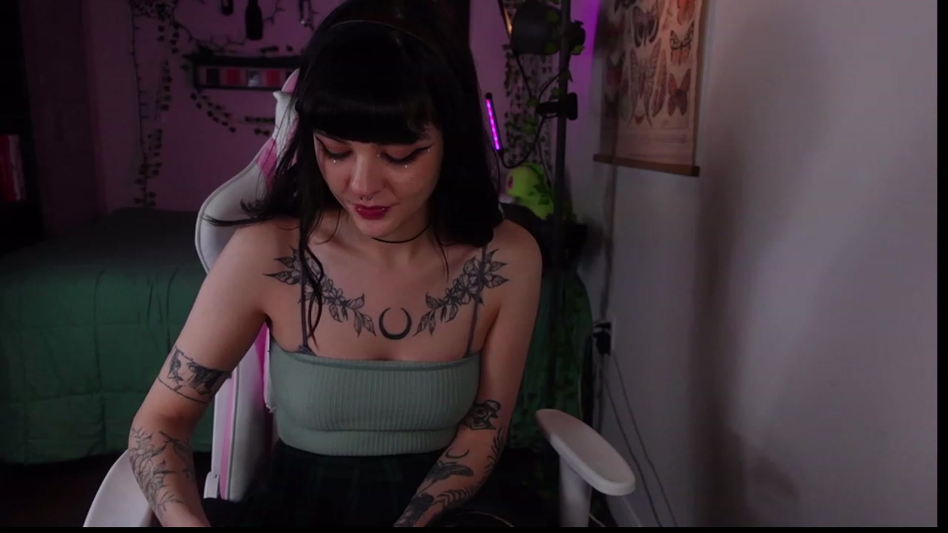Gallery image thumbnail from Lzardqueen's myfreecams stream on, 01/30/2023, 03:37 image 12 of 20