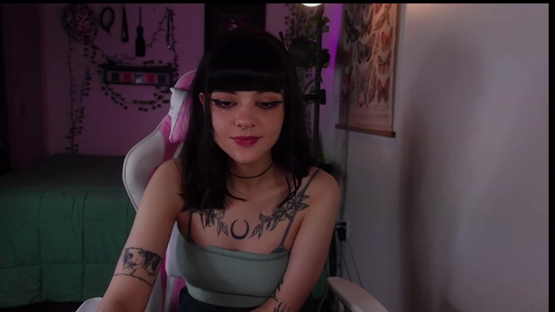 Gallery image thumbnail from Lzardqueen's myfreecams stream on, 01/30/2023, 03:37 image 2 of 20