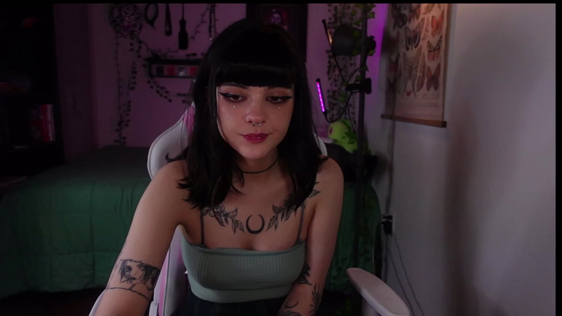 Gallery image thumbnail from Lzardqueen's myfreecams stream on, 01/30/2023, 03:37 image 15 of 20
