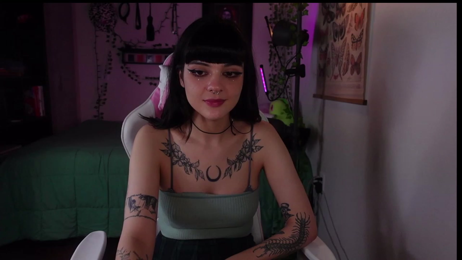 Gallery image thumbnail from Lzardqueen's myfreecams stream on, 01/30/2023, 03:37 image 19 of 20