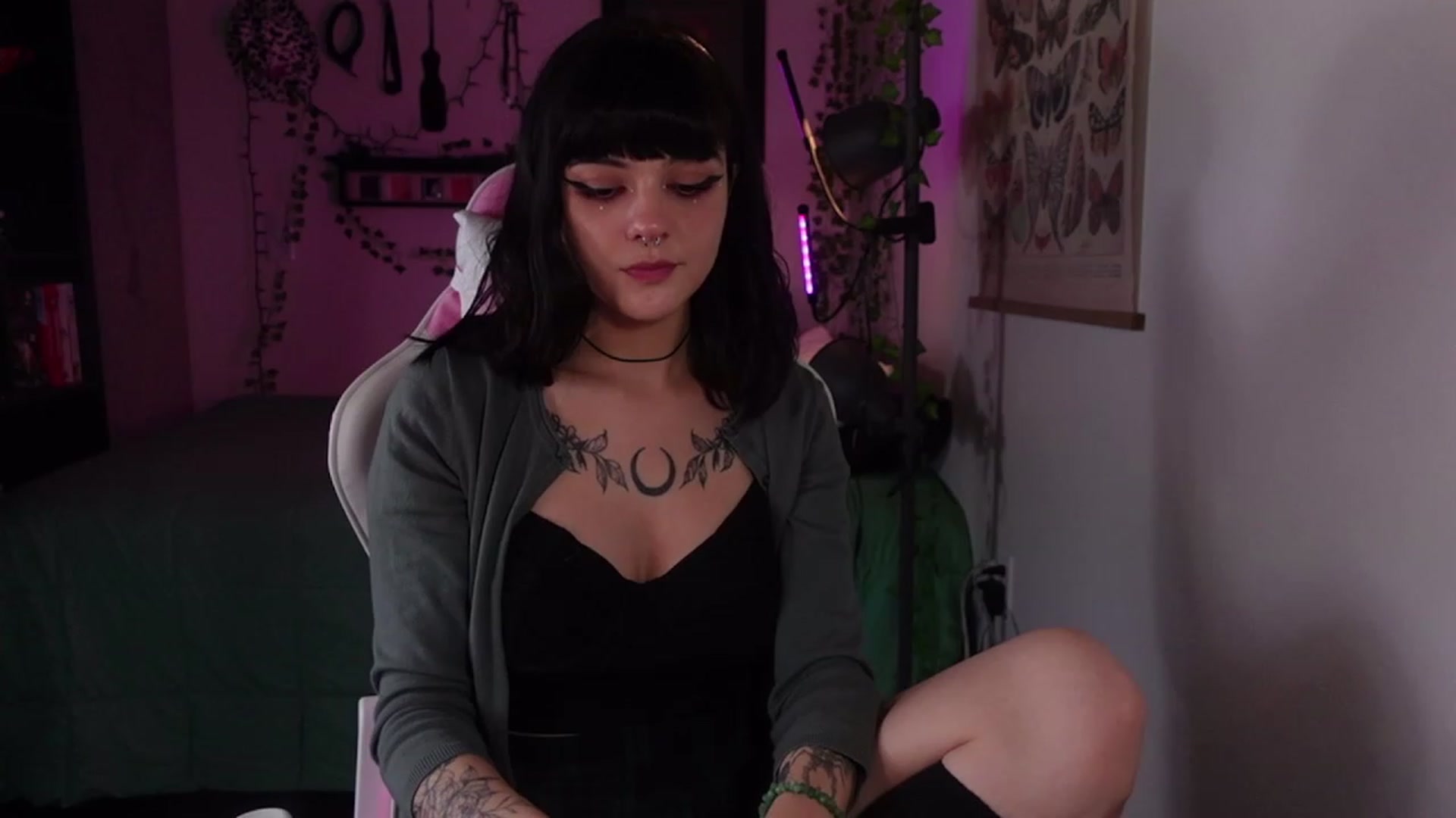 Gallery image thumbnail from Lzardqueen's myfreecams stream on, 01/31/2023, 01:04 image 3 of 20