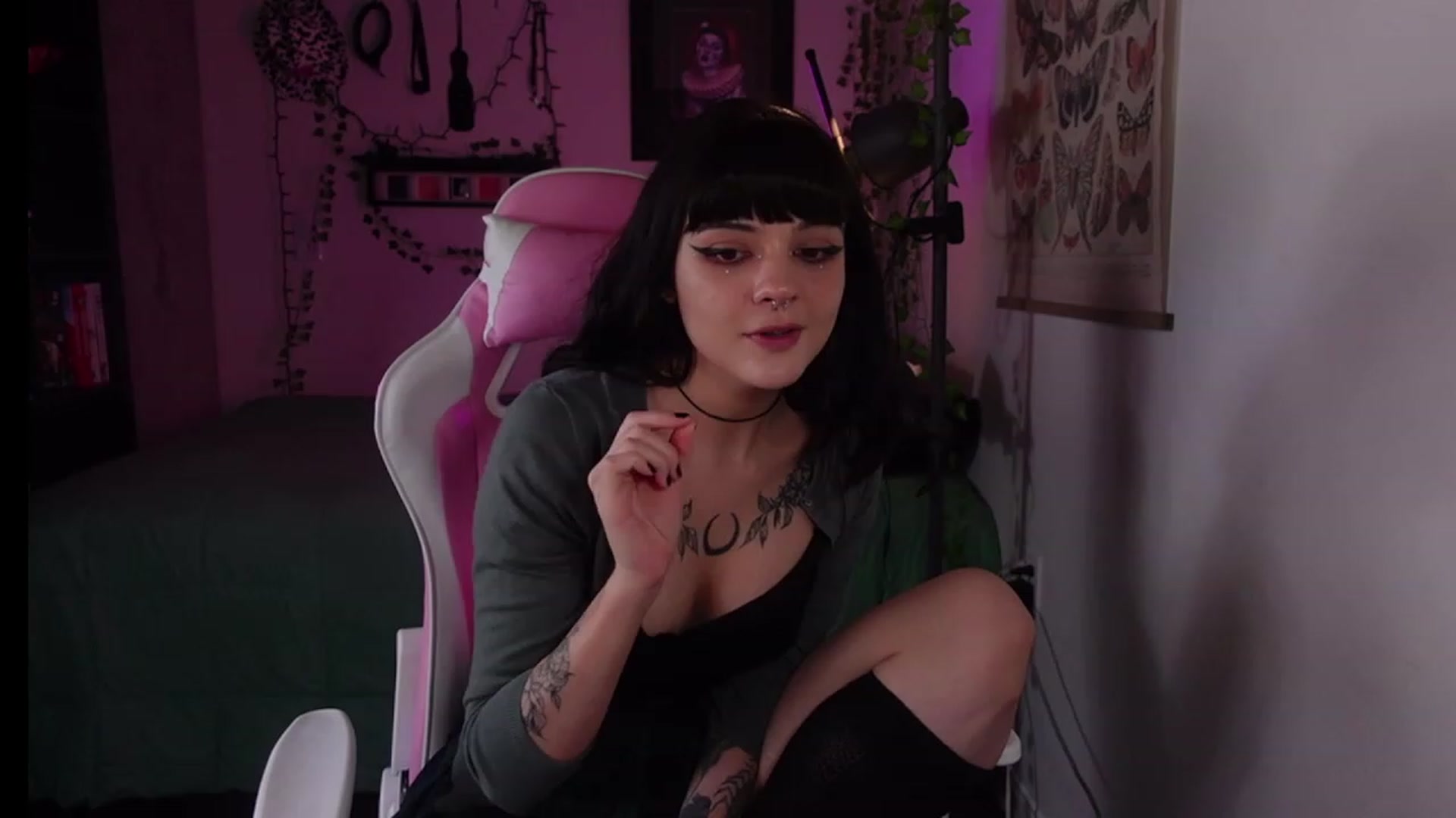 Gallery image thumbnail from Lzardqueen's myfreecams stream on, 01/31/2023, 01:04 image 4 of 20
