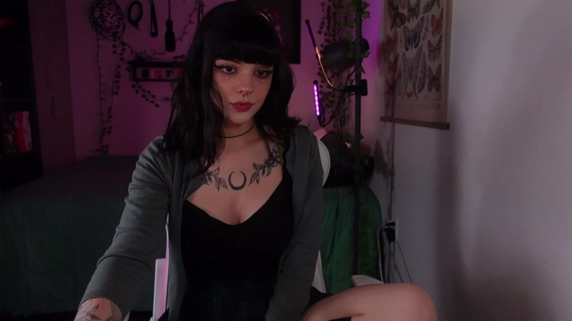 Gallery image thumbnail from Lzardqueen's myfreecams stream on, 01/31/2023, 01:04 image 2 of 20