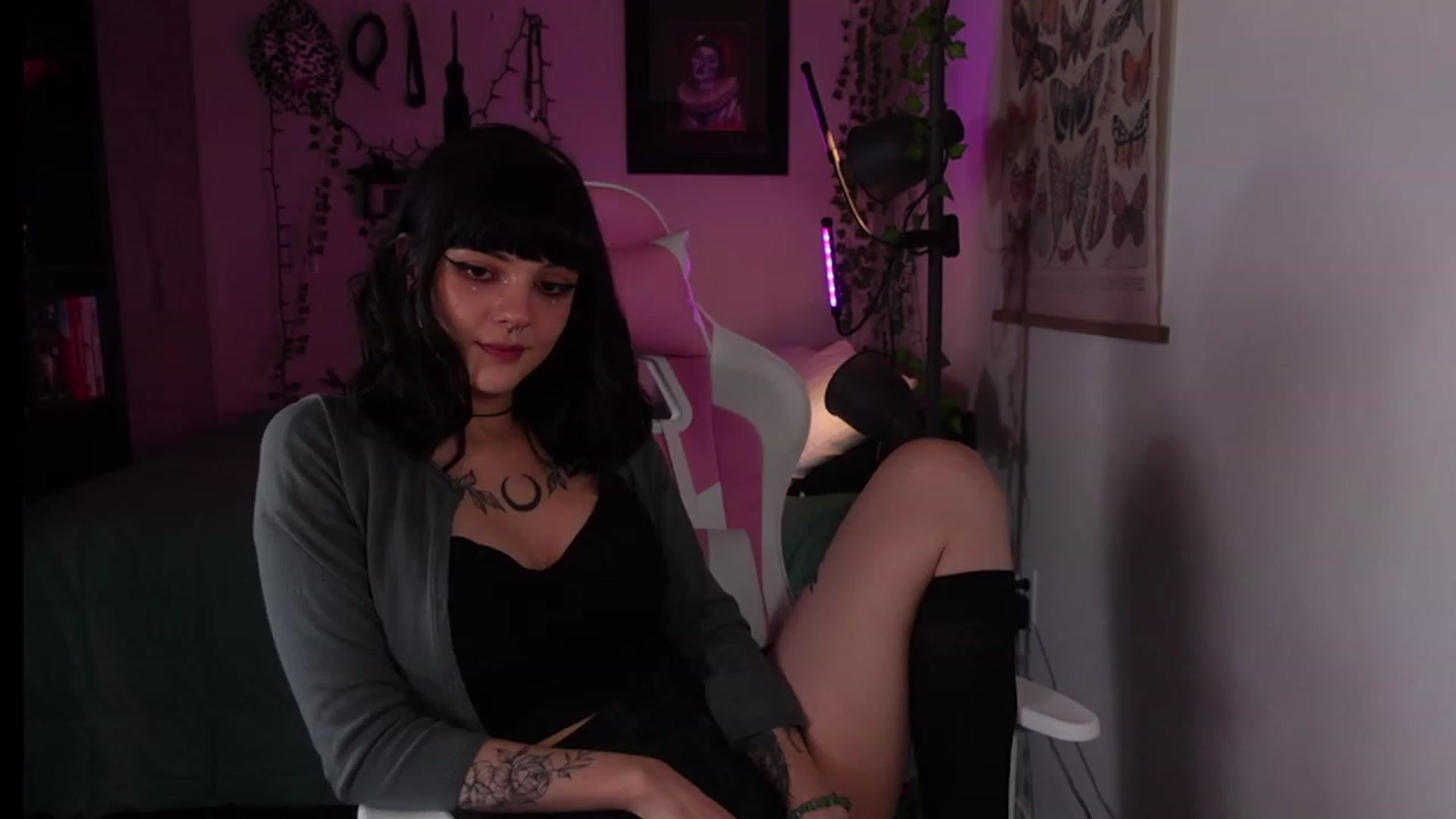Gallery image thumbnail from Lzardqueen's myfreecams stream on, 01/31/2023, 01:04 image 9 of 20