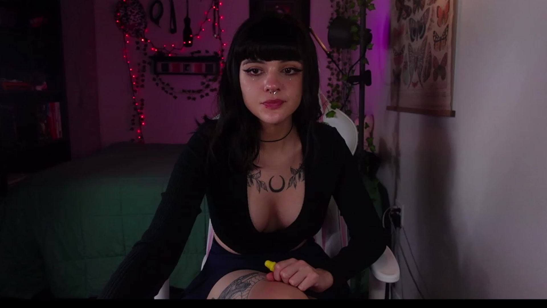 Gallery image thumbnail from Lzardqueen's myfreecams stream on, 02/03/2023, 05:31 image 7 of 20