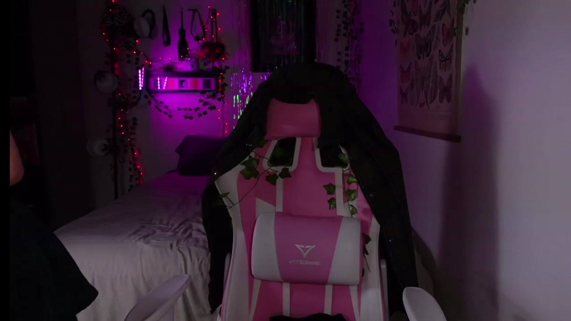 Gallery image thumbnail from Lzardqueen's myfreecams stream on, 02/09/2023, 07:20 image 8 of 20