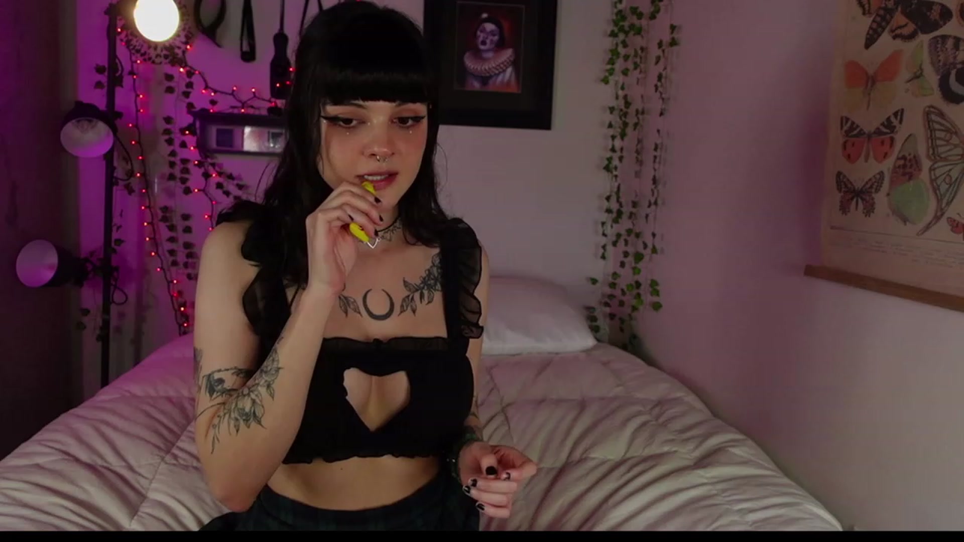 Gallery image thumbnail from Lzardqueen's myfreecams stream on, 02/20/2023, 01:35 image 19 of 20