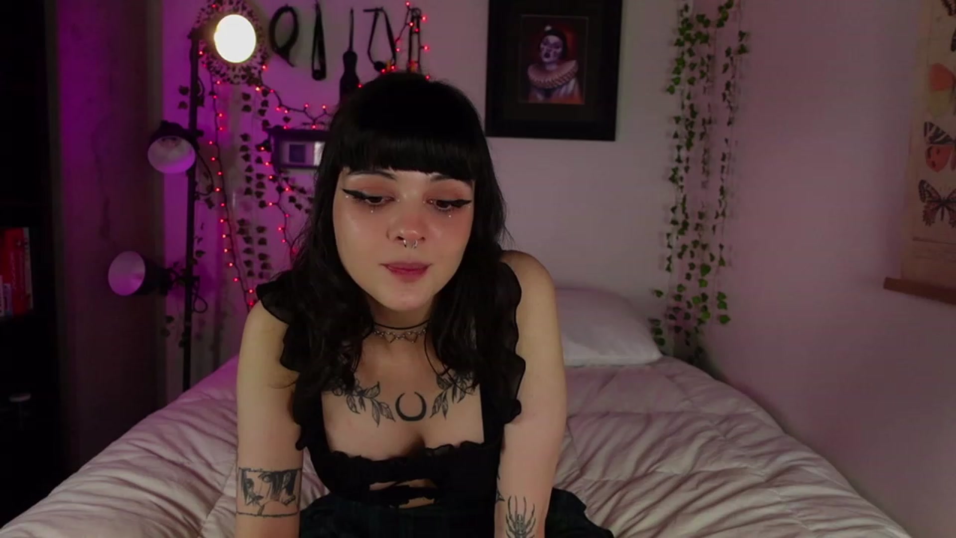Gallery image thumbnail from Lzardqueen's myfreecams stream on, 02/20/2023, 01:35 image 13 of 20