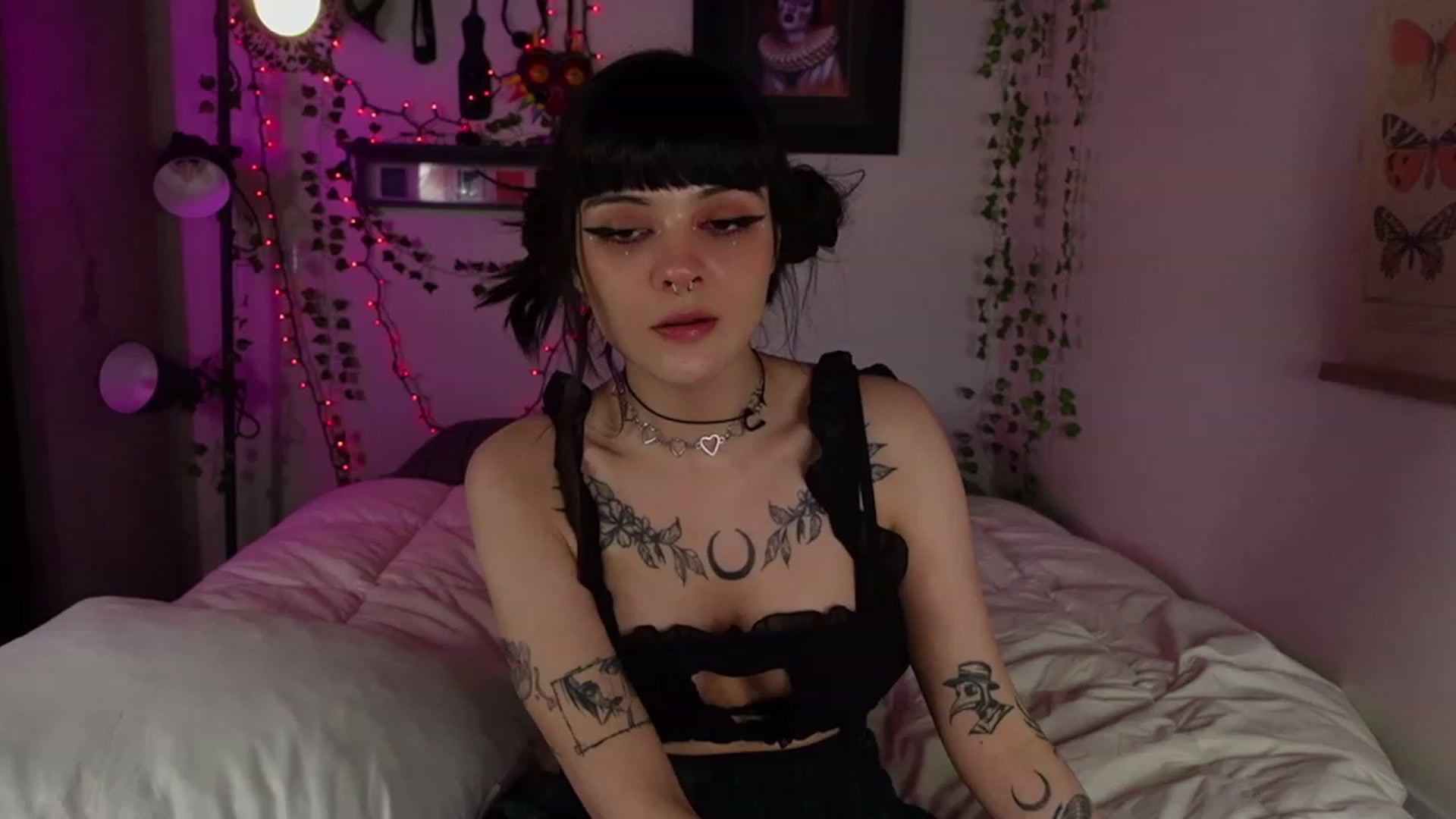 Gallery image thumbnail from Lzardqueen's myfreecams stream on, 02/20/2023, 05:12 image 3 of 20
