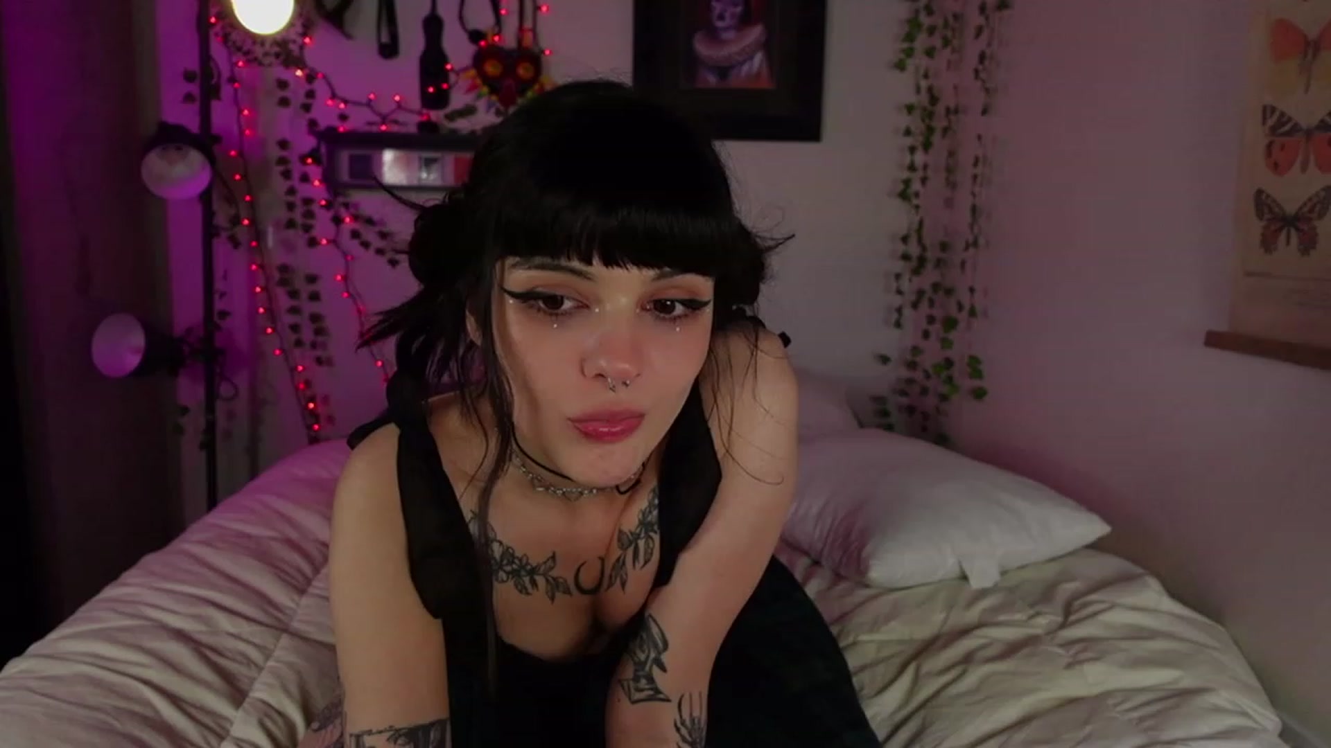 Gallery image thumbnail from Lzardqueen's myfreecams stream on, 02/20/2023, 05:12 image 8 of 20