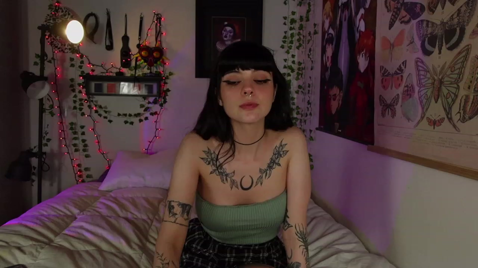 Gallery image thumbnail from Lzardqueen's myfreecams stream on, 03/03/2023, 07:12 image 19 of 20