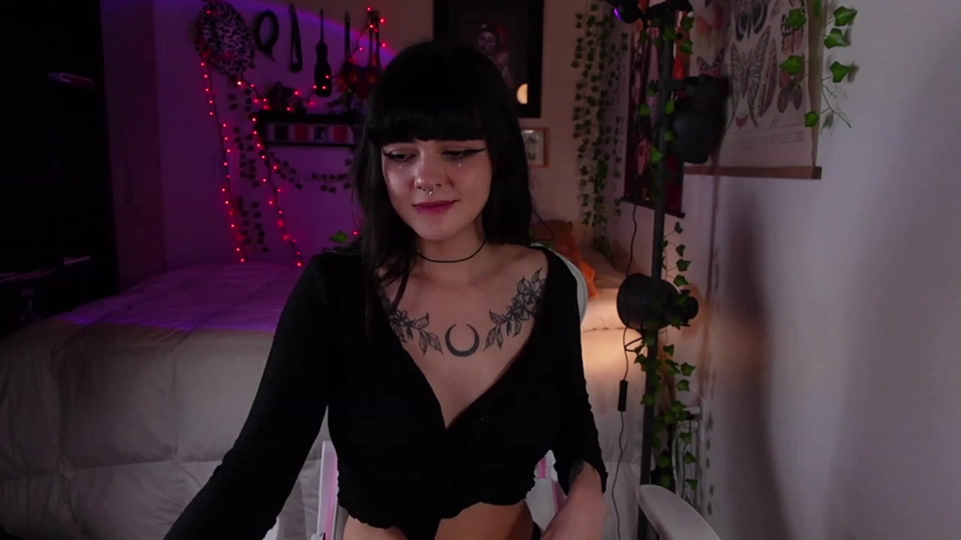 Gallery image thumbnail from Lzardqueen's myfreecams stream on, 03/28/2023, 07:03 image 3 of 20