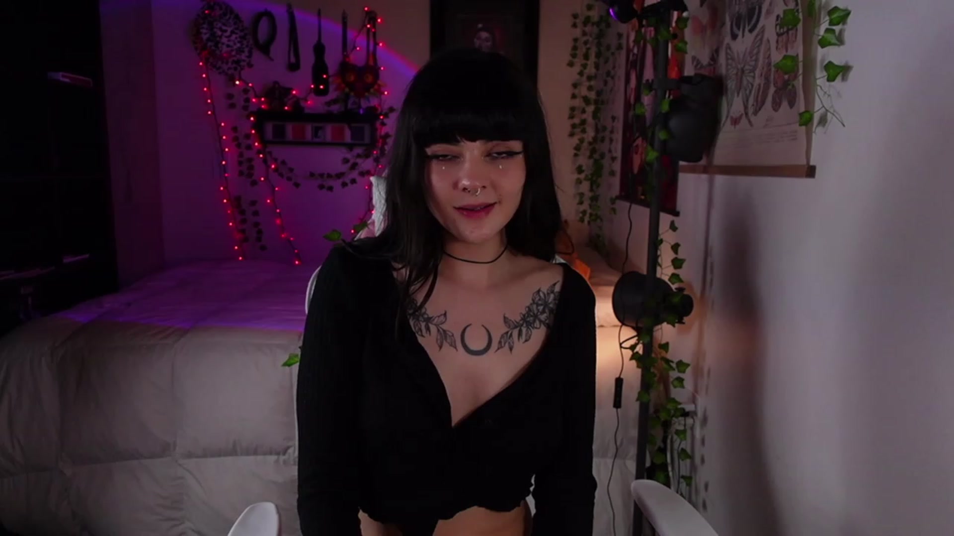 Gallery image thumbnail from Lzardqueen's myfreecams stream on, 03/28/2023, 07:03 image 4 of 20
