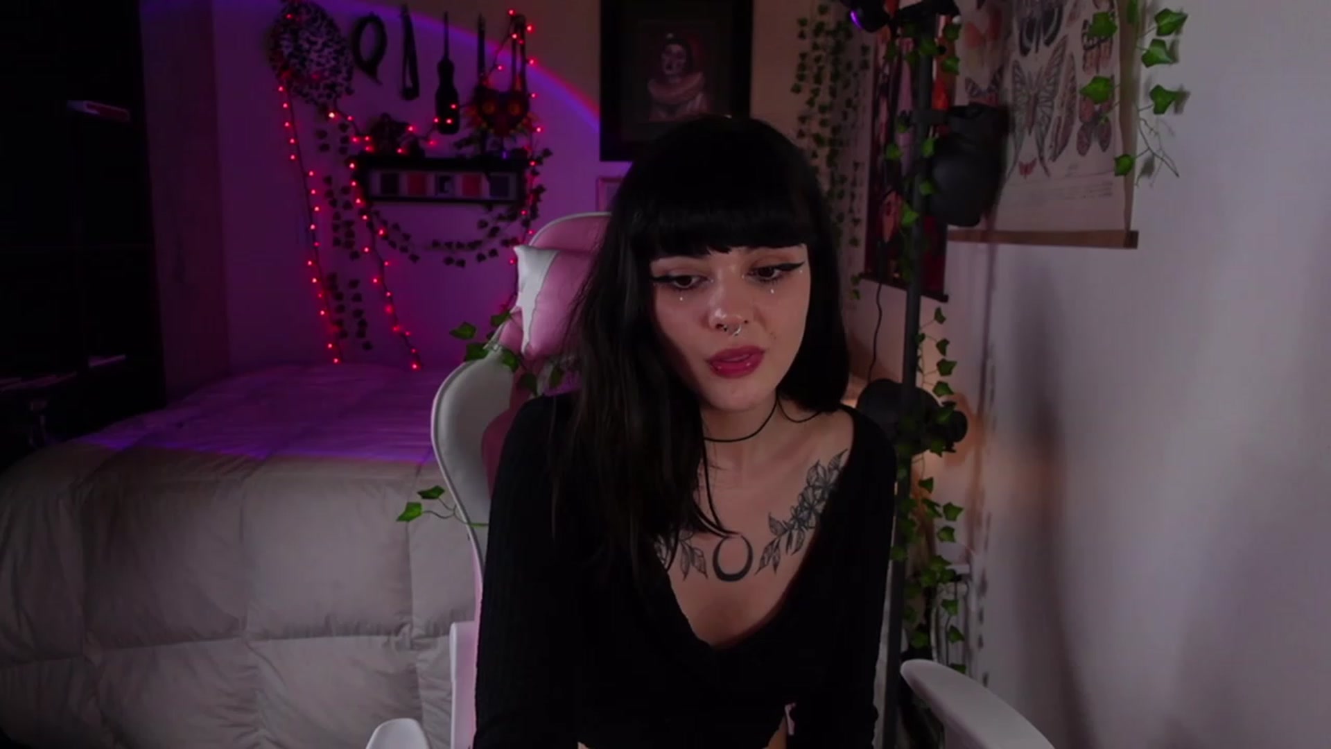 Gallery image thumbnail from Lzardqueen's myfreecams stream on, 03/28/2023, 07:03 image 11 of 20