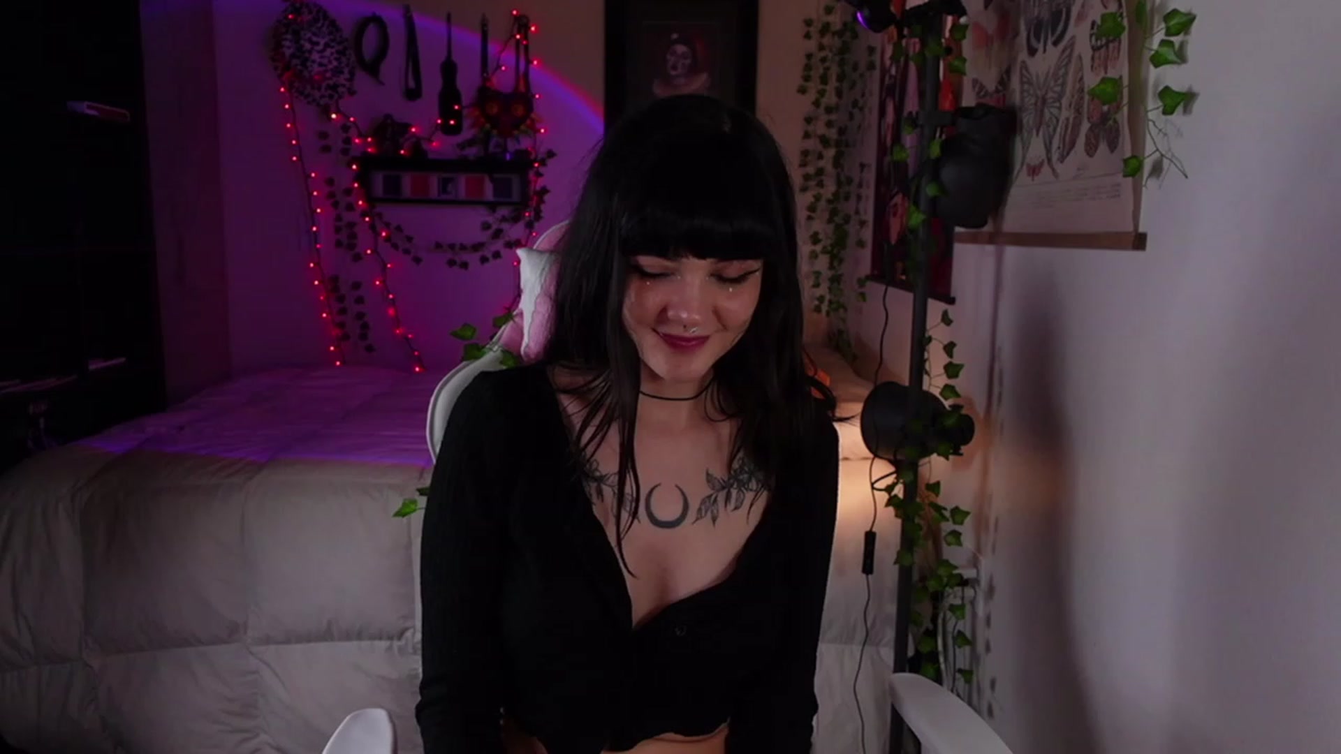 Gallery image thumbnail from Lzardqueen's myfreecams stream on, 03/28/2023, 07:03 image 6 of 20