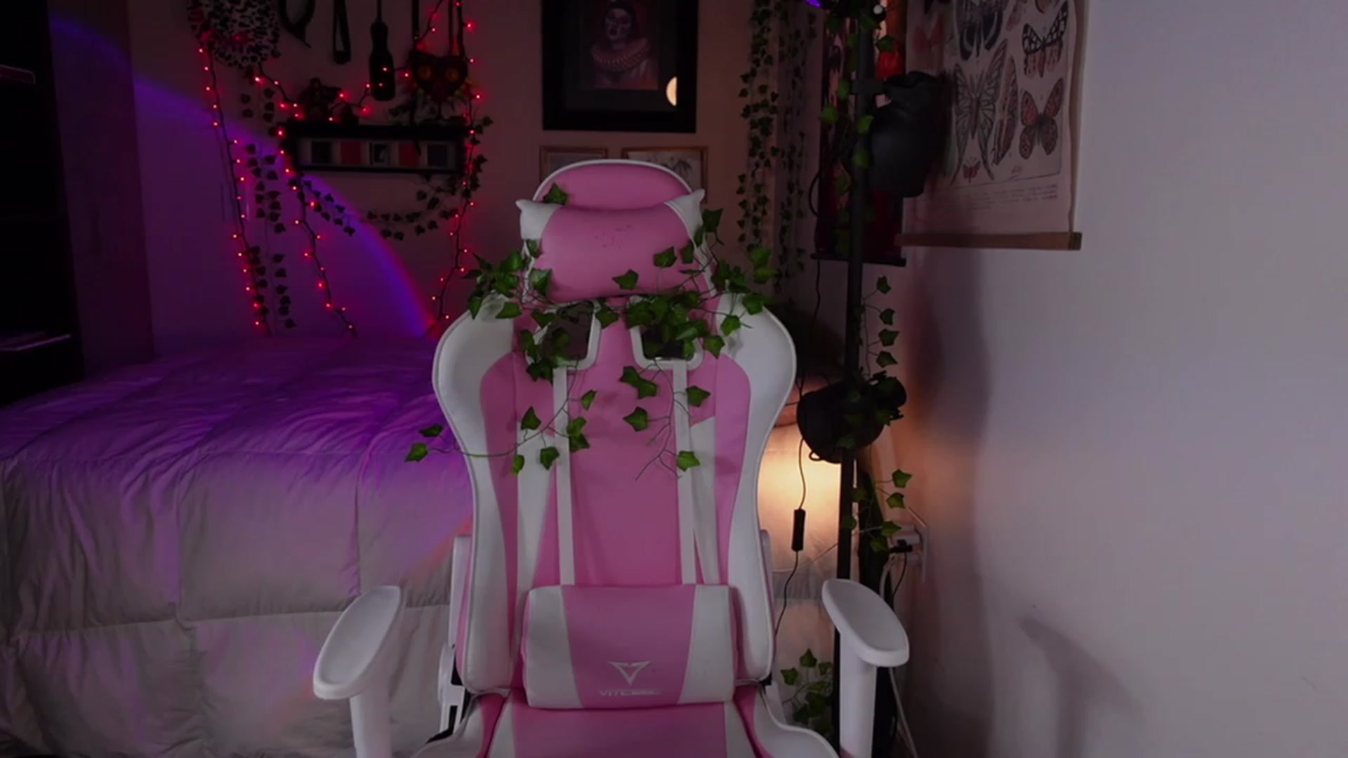 Gallery image thumbnail from Lzardqueen's myfreecams stream on, 04/01/2023, 04:45 image 10 of 20