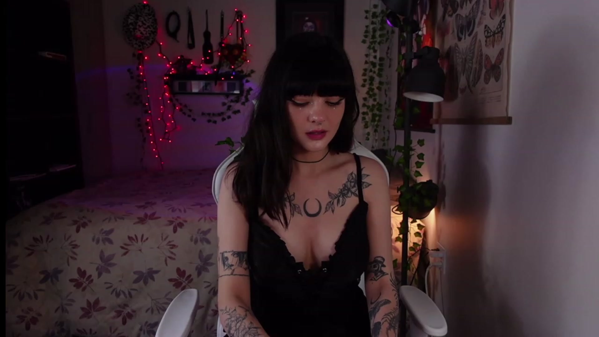 Gallery image thumbnail from Lzardqueen's myfreecams stream on, 04/13/2023, 22:55 image 7 of 20