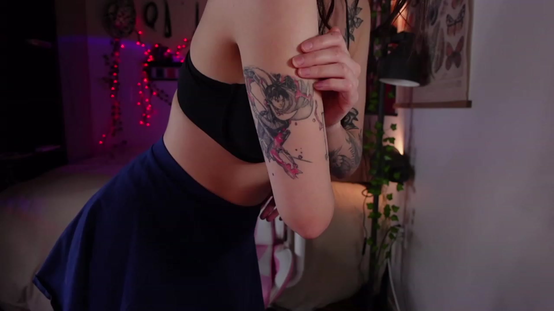 Gallery image thumbnail from Lzardqueen's myfreecams stream on, 04/15/2023, 03:09 image 18 of 20