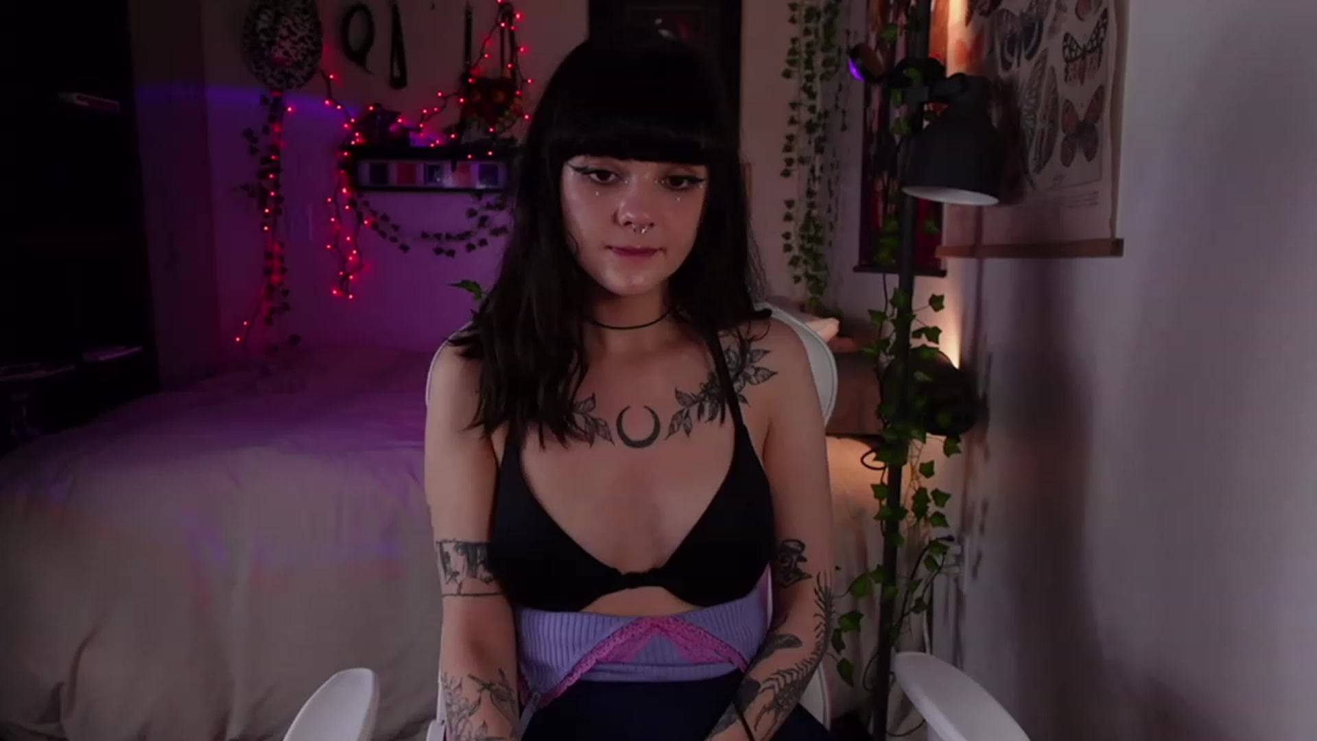 Gallery image thumbnail from Lzardqueen's myfreecams stream on, 04/15/2023, 03:09 image 1 of 20