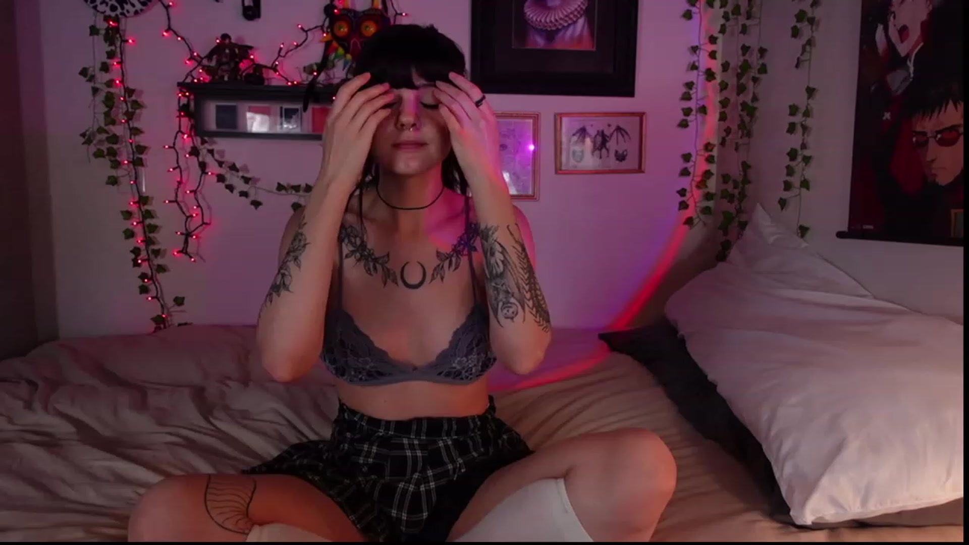 Gallery image thumbnail from Lzardqueen's myfreecams stream on, 04/16/2023, 01:36 image 13 of 20