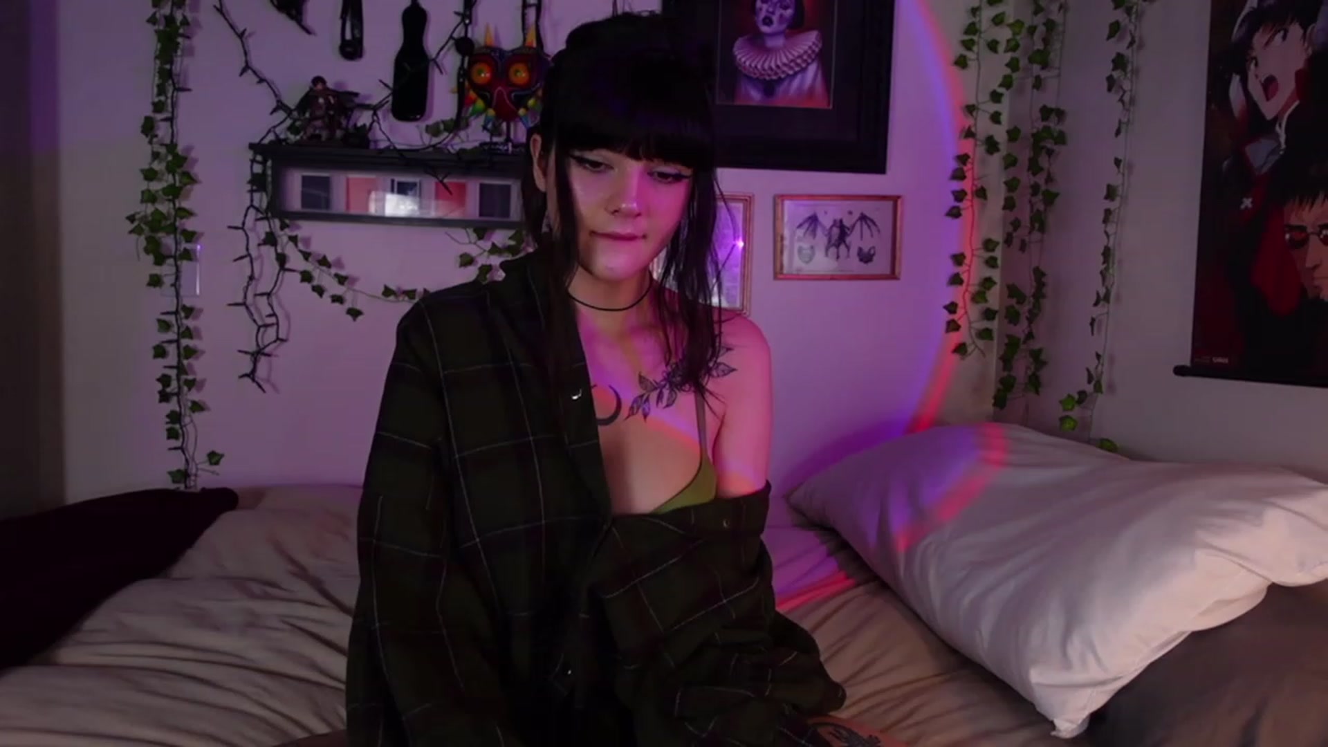 Gallery image thumbnail from Lzardqueen's myfreecams stream on, 04/17/2023, 22:19 image 4 of 20